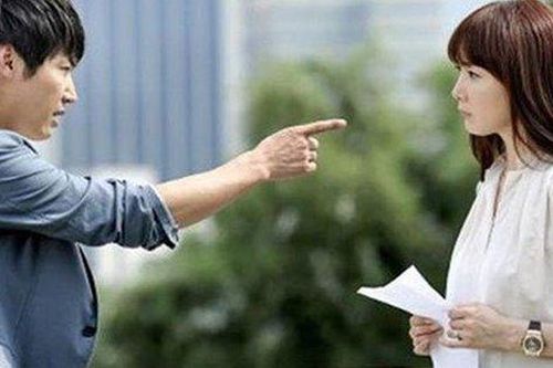 Mẹ chồng bị bệnh tôi chăm sóc nửa năm, mẹ tôi bị bệnh muốn về chăm sóc, chồng: 'Về thì ly hôn'