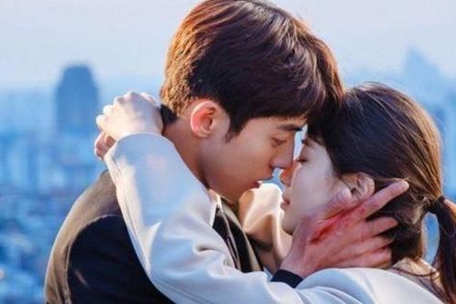 Hậu trường cảnh hôn với Suzy bị 'đào' lại, Nam Joo Hyuk lại dính thị phi