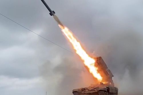 Video 'pháo phun lửa' của Nga bắn loạt tên lửa vào mục tiêu Ukraine