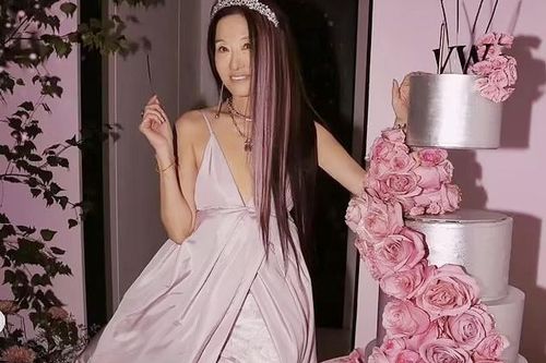Nhà thiết kế Vera Wang mặc ấn tượng ở tuổi 73