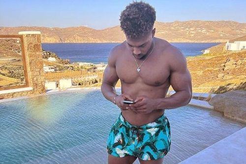 Thân hình cơ bắp của Adama Traore