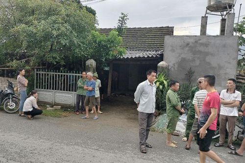 Bắc Kạn: Sét đánh làm hai người thương vong