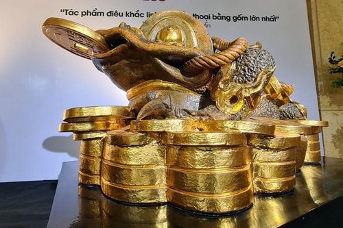 Chiêm ngưỡng hai tác phẩm của nghệ nhân gốm đầu tiên đạt kỷ lục thế giới