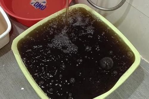 Hà Nội: Cư dân chung cư Hòa Phát kêu cứu vì nước sinh hoạt bẩn như nước cống