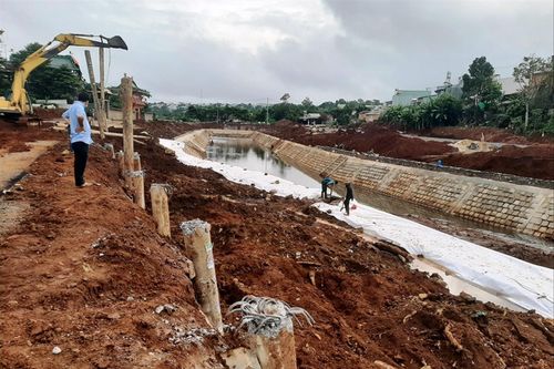 Nhiều dự án đầu tư công vỡ tiến độ vì bão giá