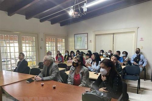 Bế giảng khóa Tiếng Việt đầu tiên cho người dân Venezuela