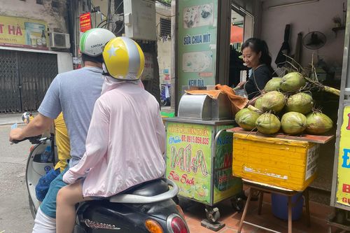 Tiểu thương kinh doanh giải khát vỉa hè kiếm bạc triệu trong mùa nóng