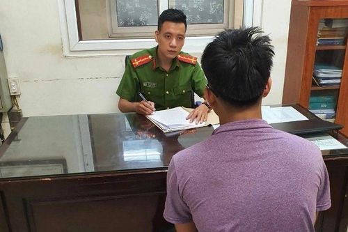 Triệu tập gã biến thái xông thẳng vào nhà trọ khống chế sàm sỡ cô gái ở Hà Nội
