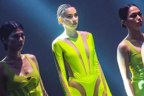 Hà Hồ quay MV cho ca khúc hát tại chung kết Miss Universe, lên đồ cắt xẻ không thể 'hiểm hóc' hơn