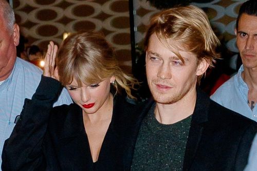 Rộ thông tin Taylor Swift bí mật đính hôn với bạn trai sau 5 năm hẹn hò