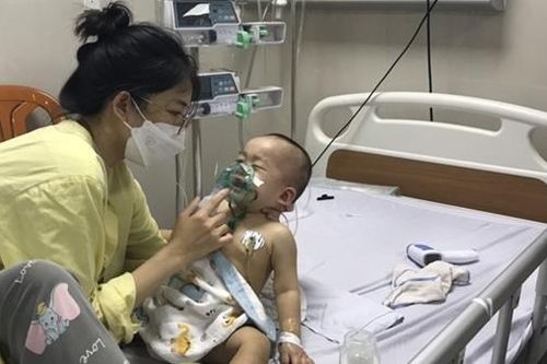 Cứu sống cháu bé 8 tháng tuổi khi đã ngừng tim, ngừng thở