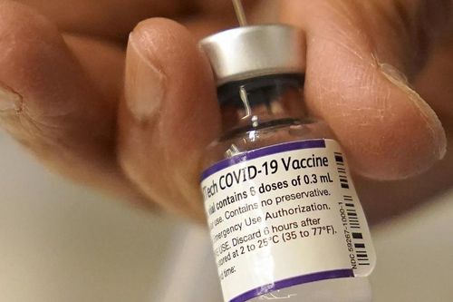 Các nước tiêm liều thứ 4 vaccine COVID-19 thế nào?