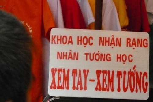 Những biển quảng cáo khiến các sát thủ chính tả 'tăng xông' trong phút mốt