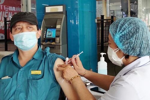 Thành phố Hồ Chí Minh: Hơn 615.000 người được tiêm vắc xin phòng Covid-19 trong 2 tuần qua
