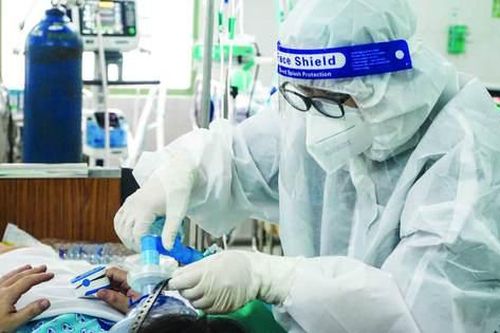 Sở Y tế Hà Nội thông tin về gần 860 nhân viên y tế nghỉ việc, chuyển công tác