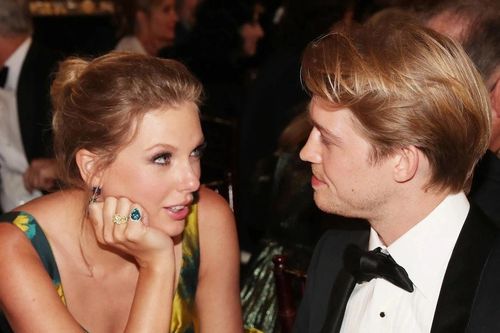 Taylor Swift đã đính hôn?