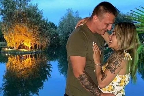 Đánh rơi nhẫn kim cương xuống hồ nước khi đang cầu hôn