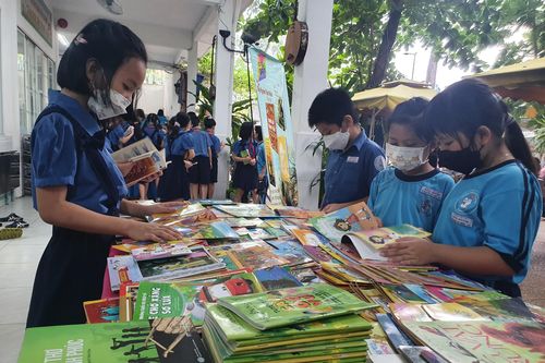 TPHCM: Cấm vận động, ép buộc học sinh mua sách tham khảo