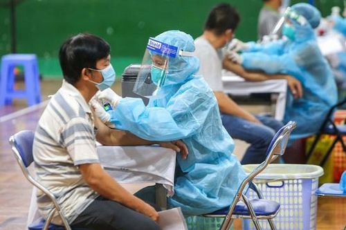 Bộ Y tế hỏa tốc đề nghị 9 bộ tiêm vắc xin mũi 3, 4 cho cán bộ, nhân viên