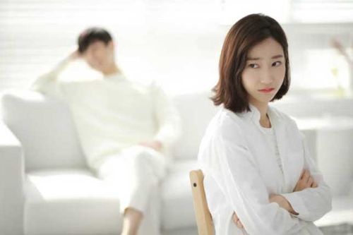 Nhà chồng xỉa xói không sinh được con, tôi vứt ra 2 tờ giấy khiến tất cả ngã ngửa