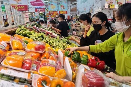 Rau, thịt tăng giá chóng mặt, chị em rủ nhau gom thực phẩm từ quê lên phố