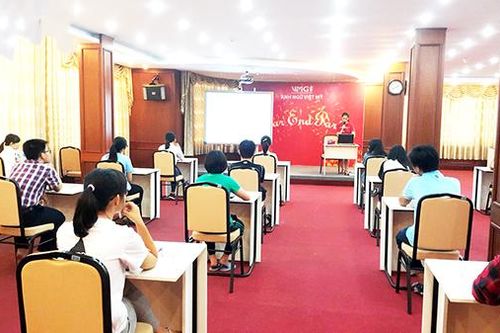 Vì sao học sinh đổ xô đi luyện và thi chứng chỉ IELTS ?