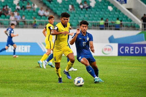Đề xuất đưa U23 Việt Nam đá V-League: Đừng vội học Malaysia, Singapore