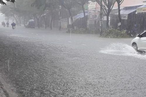 Bão số 1 đang rất mạnh, miền Bắc bước vào đợt mưa lớn kéo dài từ chiều nay