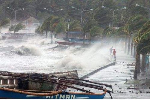 Trung Quốc: 27 người mất tích do chìm cần cẩu nổi ngoài khơi