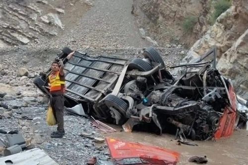 Tai nạn xe khách nghiêm trọng tại Pakistan, gần 40 người thương vong
