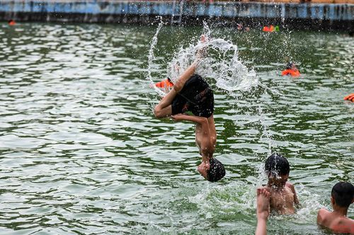 Độc đáo làng cổ Yên Trường 'biến' ao làng thành bể bơi