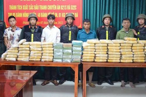 4 đối tượng vận chuyển 48 bánh heroin và 1kg ma túy đá