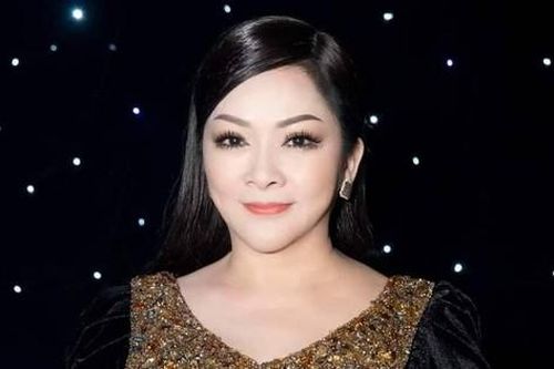 Như Quỳnh khóc trong liveshow của con trai nuôi Ngọc Sơn