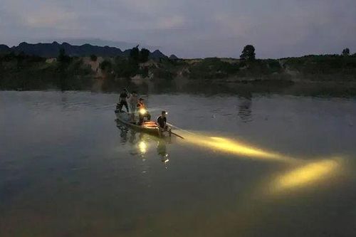 Đi bắt cào cào, một cháu nhỏ đuối nước, 1 cháu mất tích