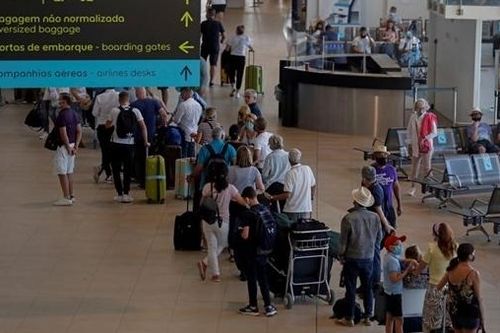 Sân bay Lisbon hủy cùng lúc 65 chuyến bay dịp cao điểm