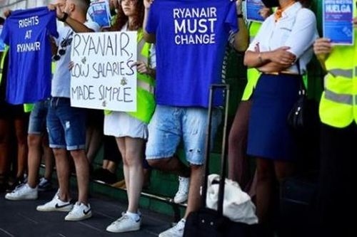 Ryanair hủy 10 chuyến bay vì tiếp viên đình công