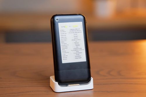 Chiếc iPhone trị giá 500.000 USD