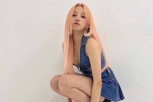 Nữ ca sĩ Yuqi: 'Mặc một chiếc váy ngắn không có nghĩa là khoe thân'