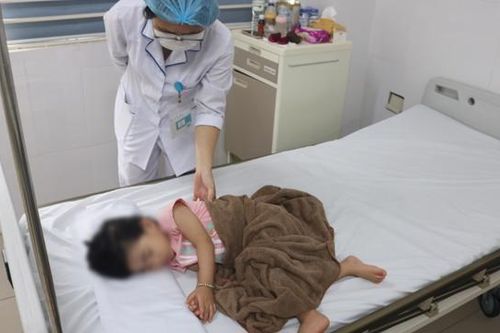Thêm 2 bệnh nhi sốt xuất huyết nặng từ vùng dịch trở về