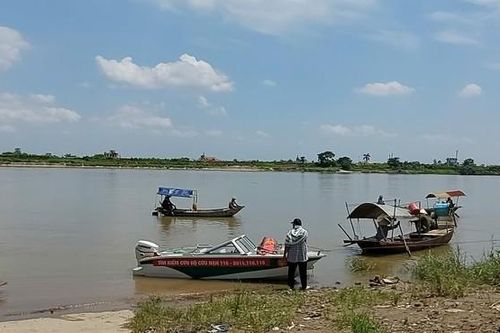 Thái Bình: Bé trai trượt chân đuối nước khi cùng bà đi bắt cáy