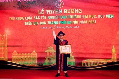 Kinh nghiệm của thủ khoa khi vào phòng thi
