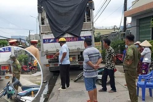 Tiền Giang: Tông vào xe tải đang dừng trên Quốc lộ 1, người đàn ông đi xe máy nguy kịch