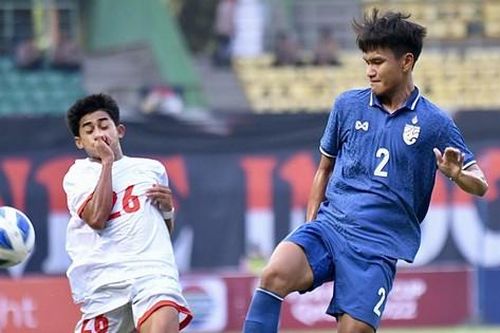 HLV tuyển U19 Thái Lan phải xin lỗi NHM
