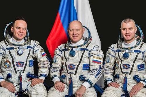 Các phi hành gia Nga ăn mừng chiến thắng Lugansk trên trạm vũ trụ