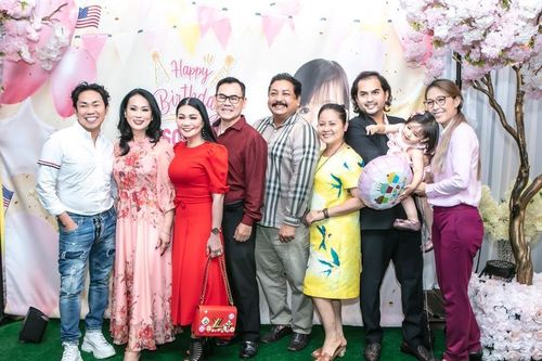 Dàn sao hải ngoại mừng sinh nhật con gái Đức Tiến