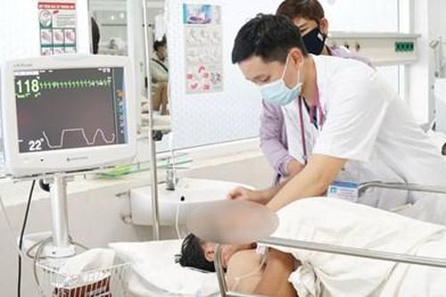Ba người phải nhập viện sau khi ăn nhộng ve sầu ở Đắk Lắk