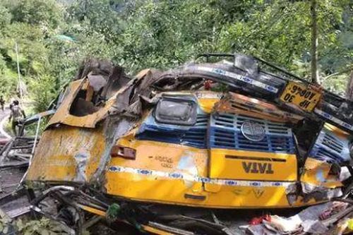 Ấn Độ: Xe buýt rơi xuống vực ở bang Himachal Prad, 12 người thiệt mạng