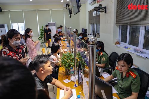 Hiểu nhầm về thời hạn sử dụng, người dân đổ xô đi làm hộ chiếu mới