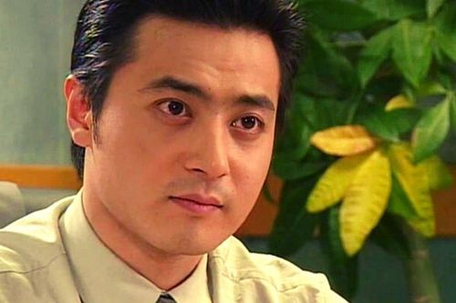 Một nam tài tử bị tống tiền vì bê bối 'chăn dắt gái', Hyun Bin cũng có liên quan?