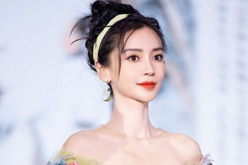 Angelababy gây bất ngờ khi mặc một chiếc áo đến 5 năm